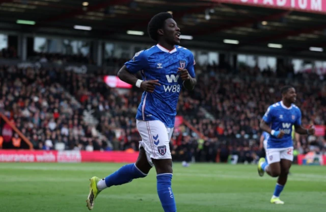 Sunderland's Eliezer Mayenda celebrates