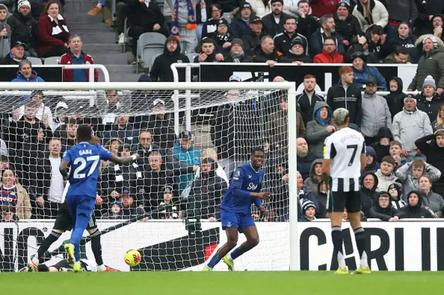 Thierno Barry of Everton celebrates