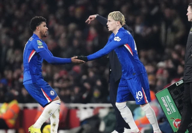 Chelsea substitute Alejandro Garnacho replaces Andrey Santos