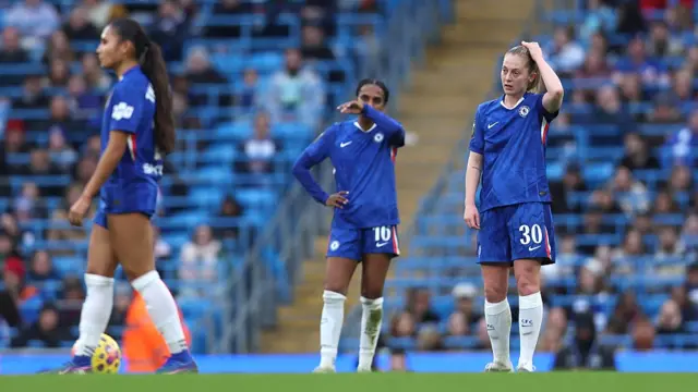 Chelsea players look dejected