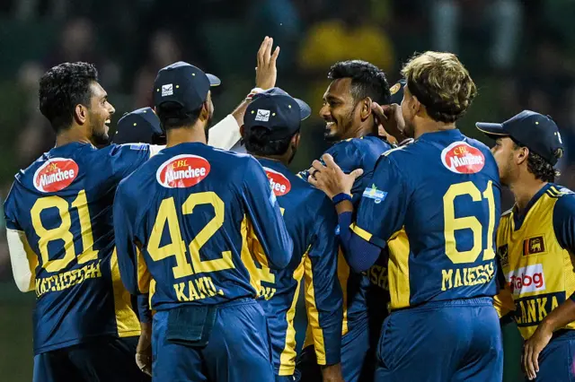 Sri Lanka's Dushmantha Chameera (3R) celebrates