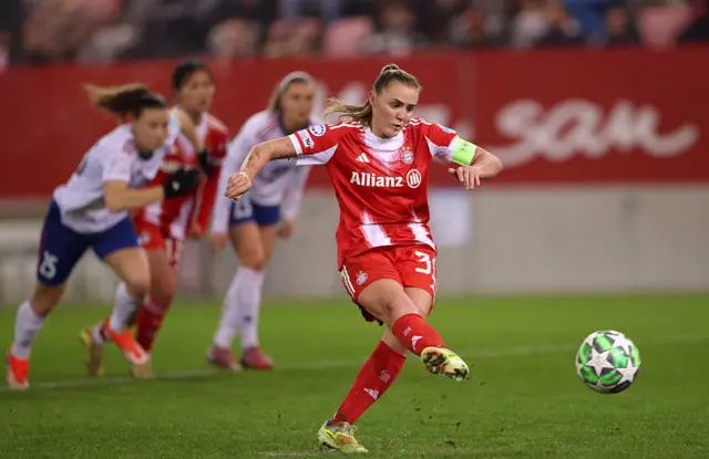 Georgia Stanway takes a penalty for Bayern Munich