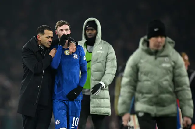 Liam Rosenior, Manager of Chelsea, and Cole Palmer look on