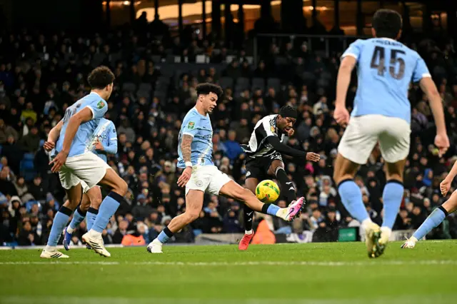 Newcastle United's English midfielder #20 Anthony Elanga scores the team's first goal