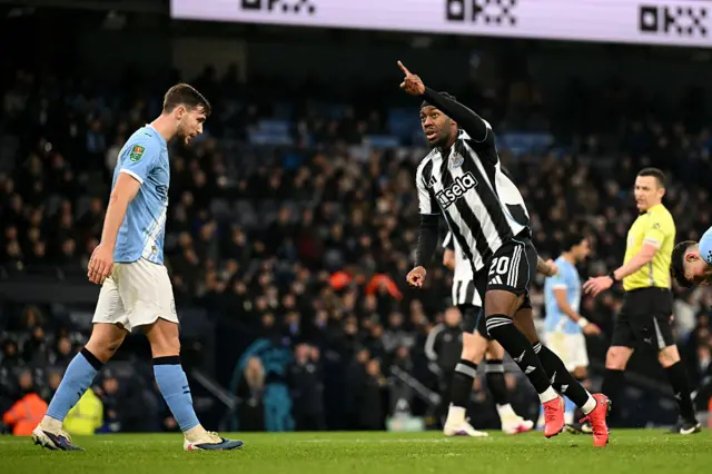 Newcastle United's English midfielder #20 Anthony Elanga celebrates scoring the team's first goal