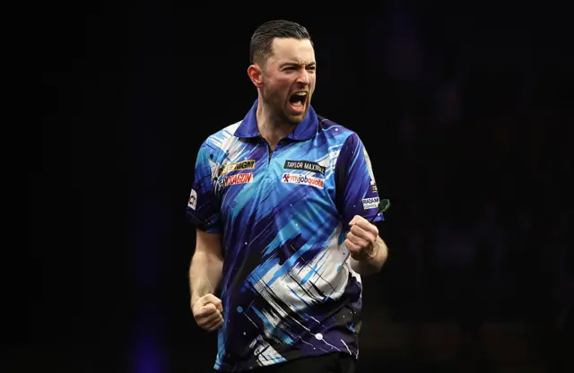 Luke Humphries celebrates beating Gerwyn Price