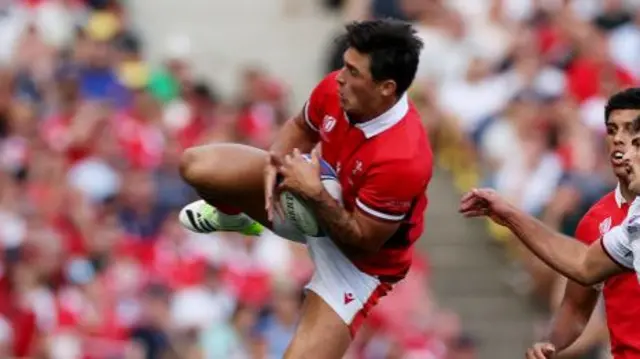 Louis Rees-Zammit catch