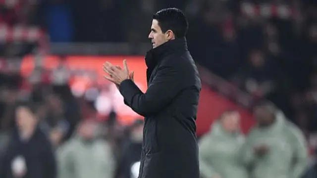 Mikel Arteta applauding Arsenal fans