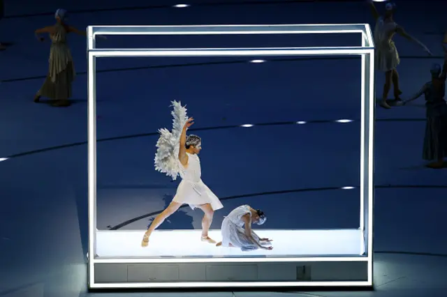 Cupid (Claudio Coviello) & Psyche (Antonella Albano) perform a tribute to Italian beauty