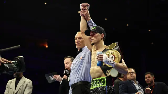 Brandon Figueroa lifts his hand in victory