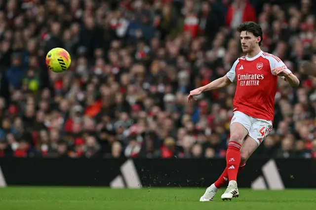 Declan Rice crosses