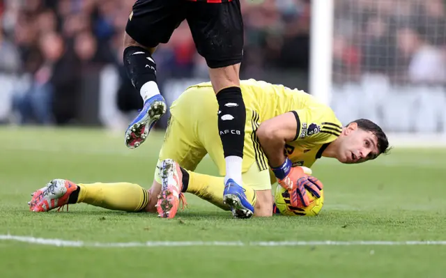 Emiliano Martinez holds the ball