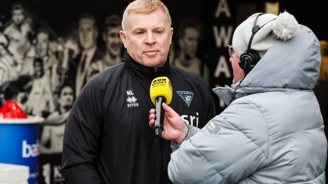 Neil Lennon speaks to Brian McLauchlin