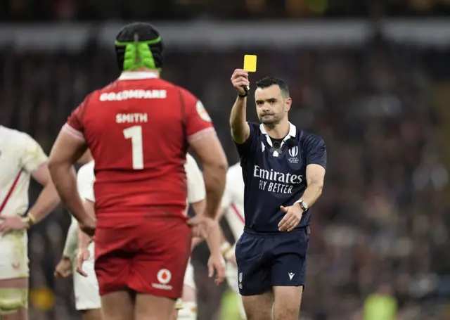 Nicky Smith yellow card