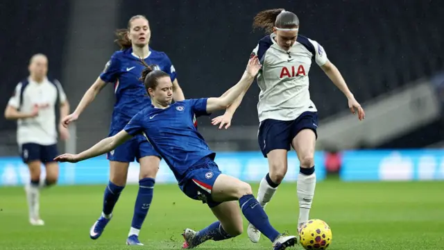 Signe Gaupset comes under pressure from Veerle Buurman