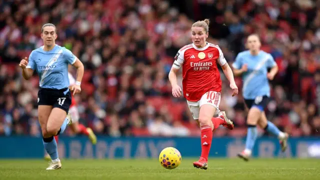 Kim Little on the ball