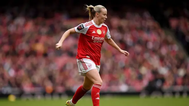 Beth Mead on the ball