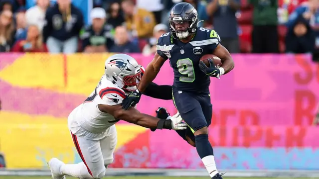 Kenneth Walker in action