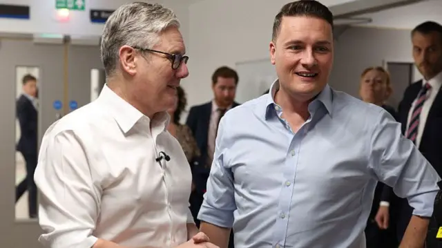 Streeting with Starmer on a hospital visit