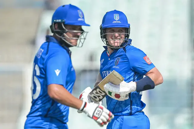Harry and Ben Manenti batting for Italy