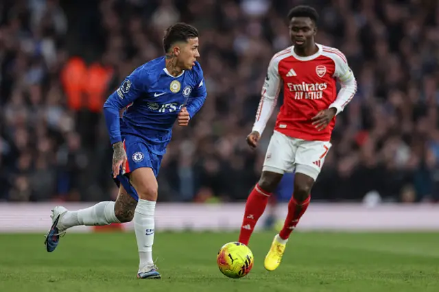 Enzo Fernandez (L) is challenged by Arsenal's English midfielder #07 Bukayo Saka