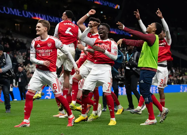 Arsenal players celebate victory in front of their fans a