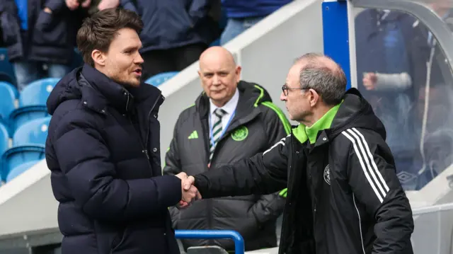 Danny Rohl and Martin O'Neill shake hands before kick-off