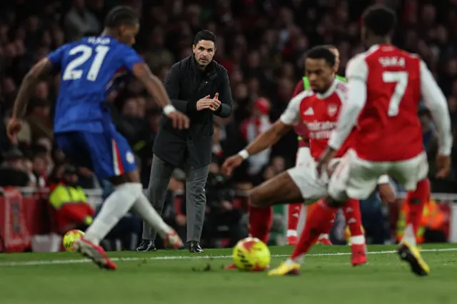 Arsenal's Spanish manager Mikel Arteta (2nd L-behind) reacts