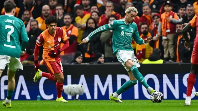: Galatasarayâs Gabriel Davi Gomes Sara in action against Hugo Ekitike