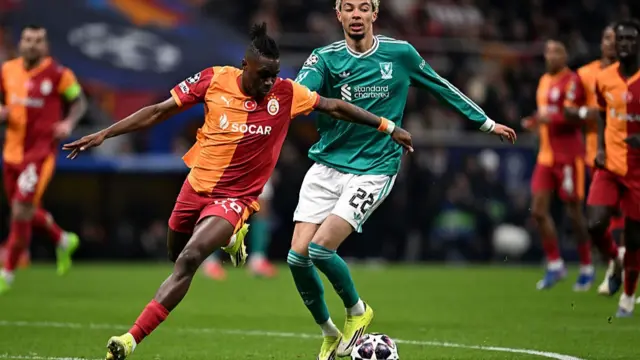 Wilfried Singo of Galatasaray A.S. is challenged by Hugo Ekitike of Liverpool