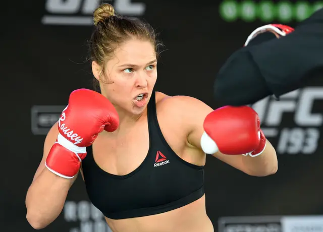 Ronda Rousey sparring in 2015