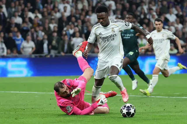 Donnarumma and Vinicius Junior colliding