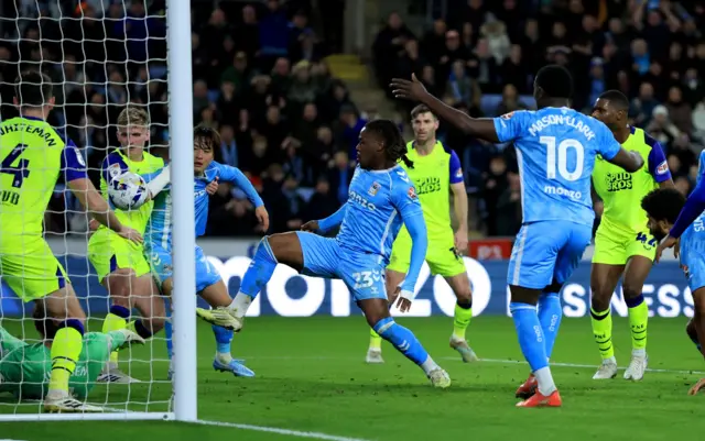 Coventry City's Brandon Thomas-Asante (centre) scores