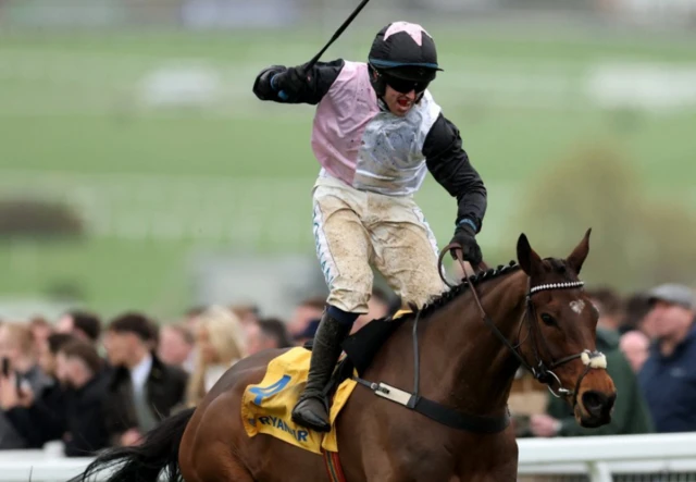 Darragh O'Keeffe celebrates on Heart Wood