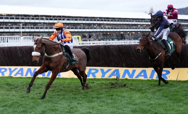 Ask Brewster ridden by Mr S Cotter (left) wins