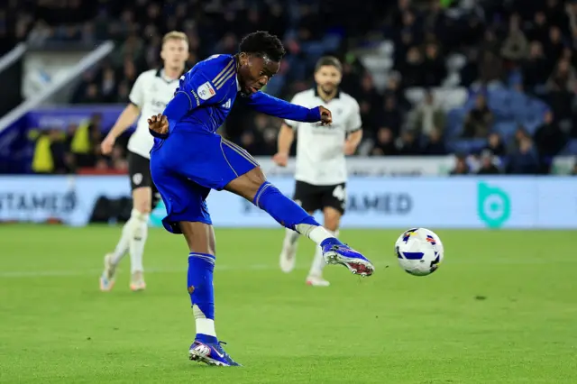 Abdul Fatawu takes a shot for Leicester City
