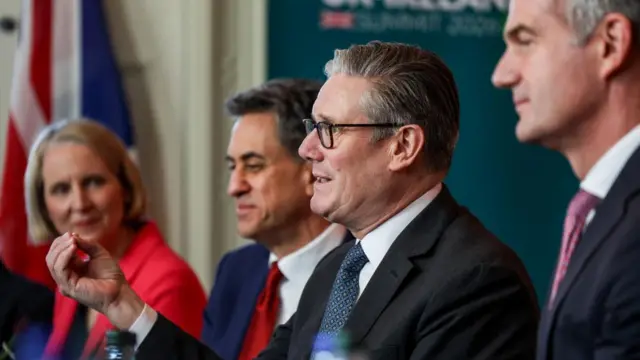 Keir Starmer tham dự cuộc gặp với Thủ tướng Ireland Michael Martin.