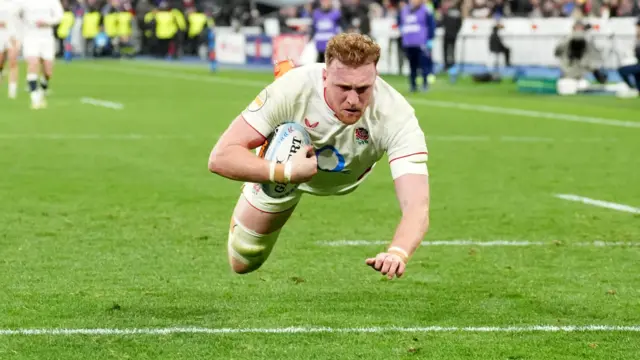 Ollie Chessum scores