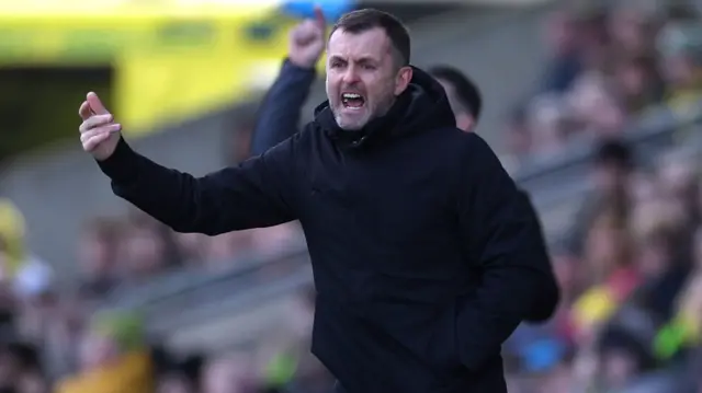Charlton boss Nathan Jones shouts instructions