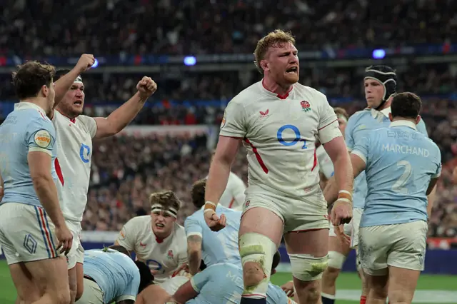 Ollie Chessum celebrates his try