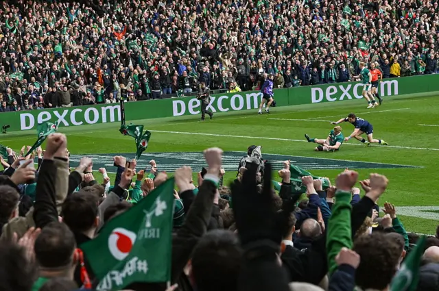 Tommy O'Brien scores a try