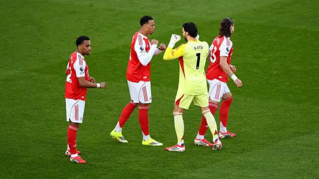 David Raya wih his team mates