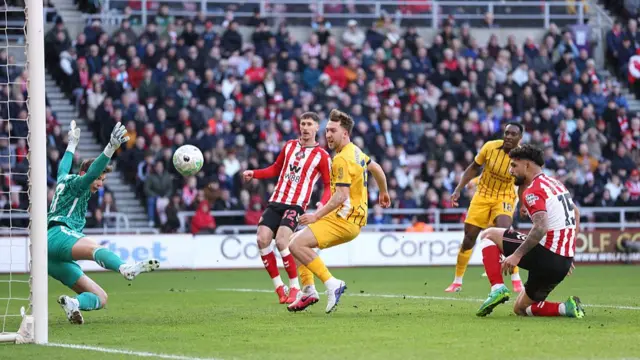 Melker Ellborg saves a shot