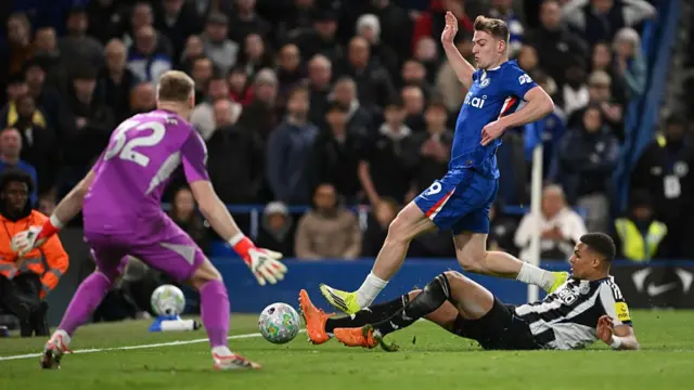 Liam Delap is challanged by Malick Thiaw