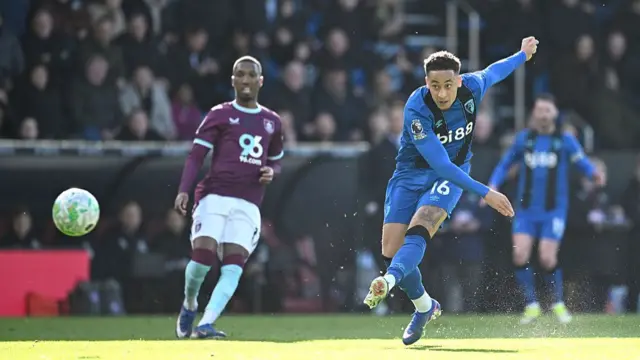 Marcus Tavernier shoots