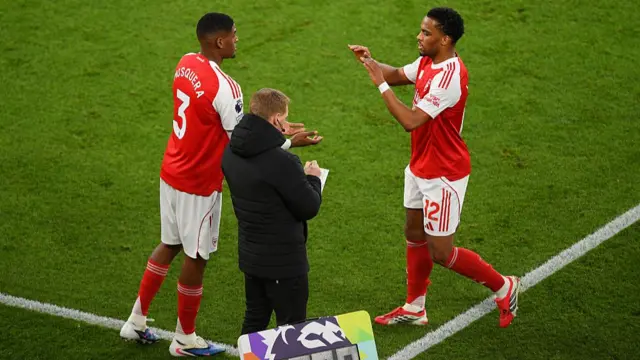Mosquera replaces Timber for Arsenal