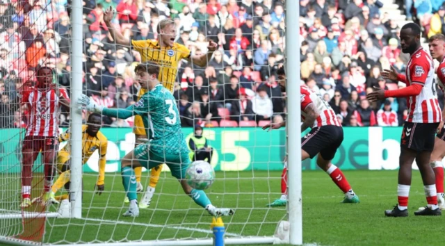 Brighton & Hove Albion's Yankuba Minteh scores