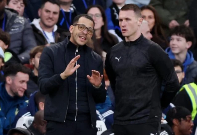 Chelsea manager Liam Rosenior speaks to the fourth official John Busby