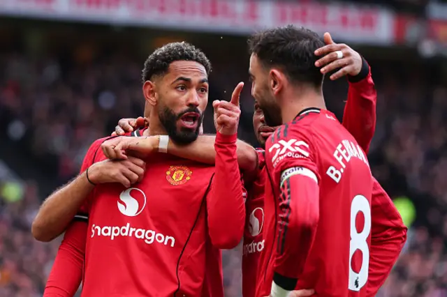 Matheus Cunha of Manchester United celebrates scoring their second goal with Bruno Fernandes