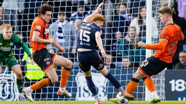 Dundee's Simon Murray shoots